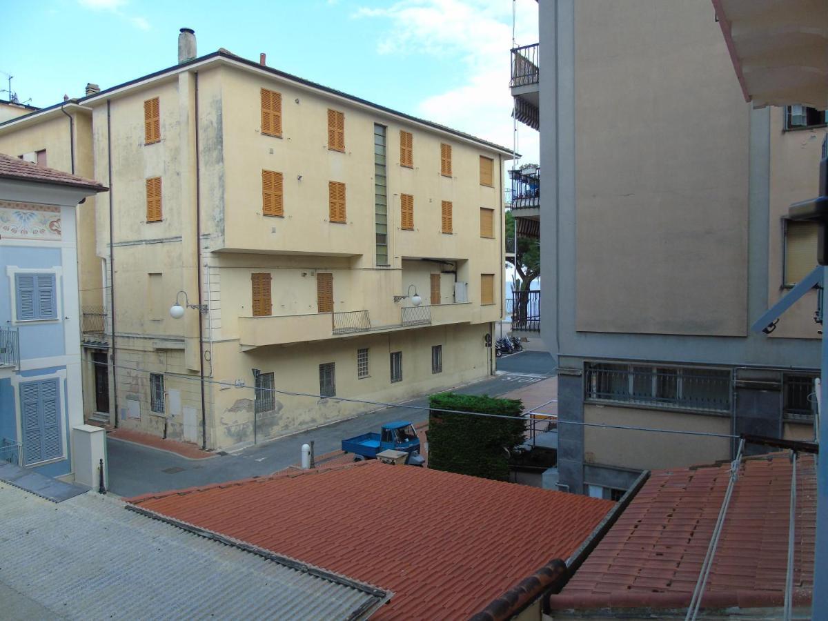 Appartamento Stella Marina In Pieno Centro Di Pietra Ligure Sulla Passeggiata E A Un Passo Dal Mare Экстерьер фото